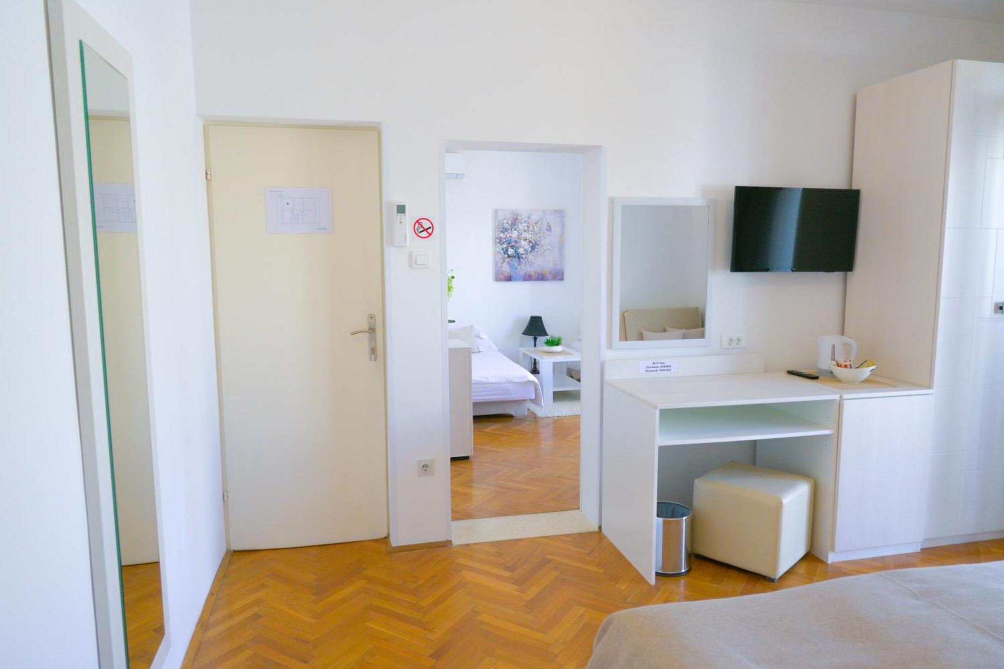 B&B Aurora Jelsa  Bagian luar foto