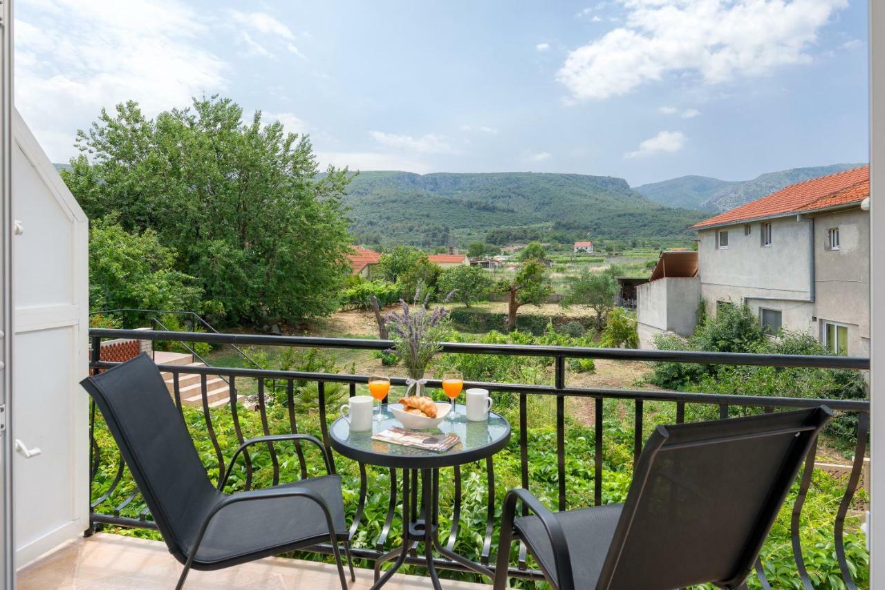 B&B Aurora Jelsa  Bagian luar foto