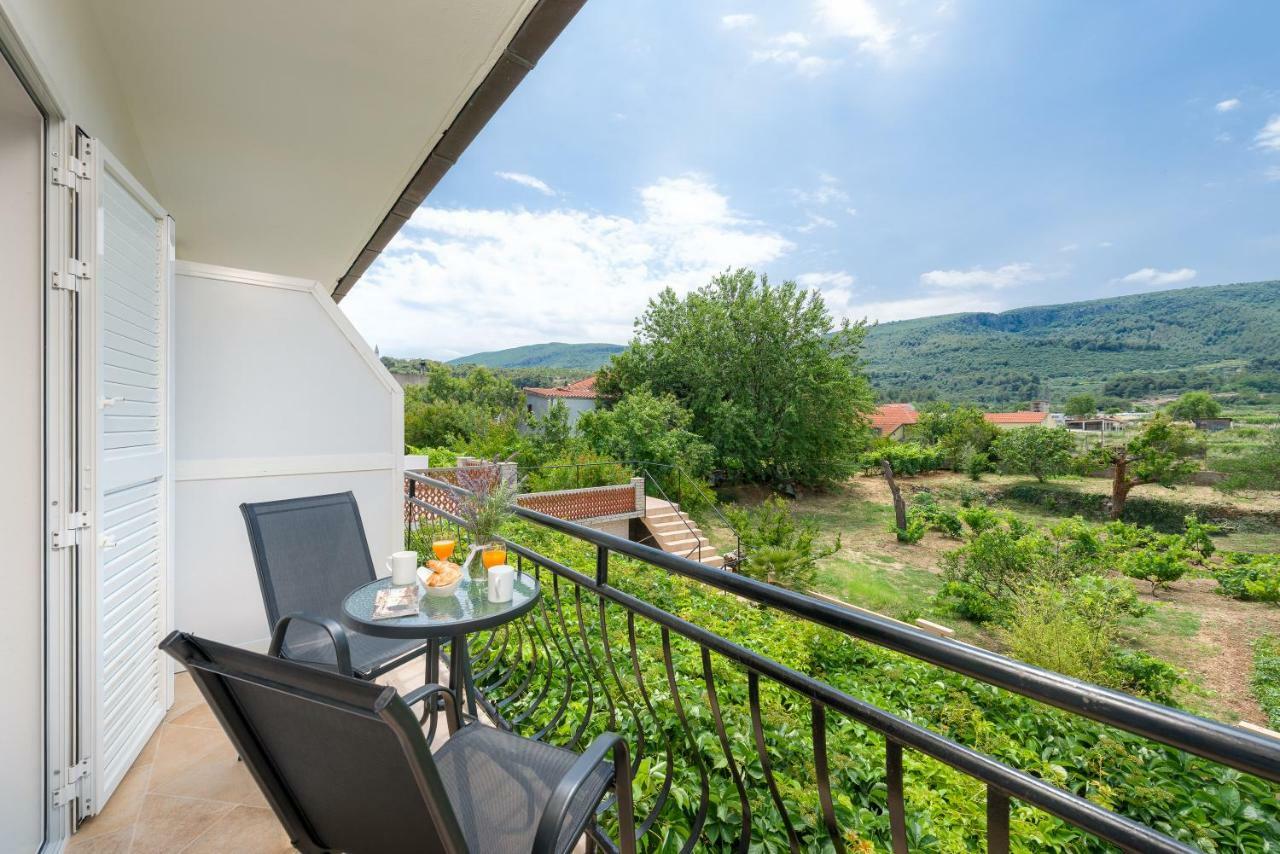 B&B Aurora Jelsa  Bagian luar foto