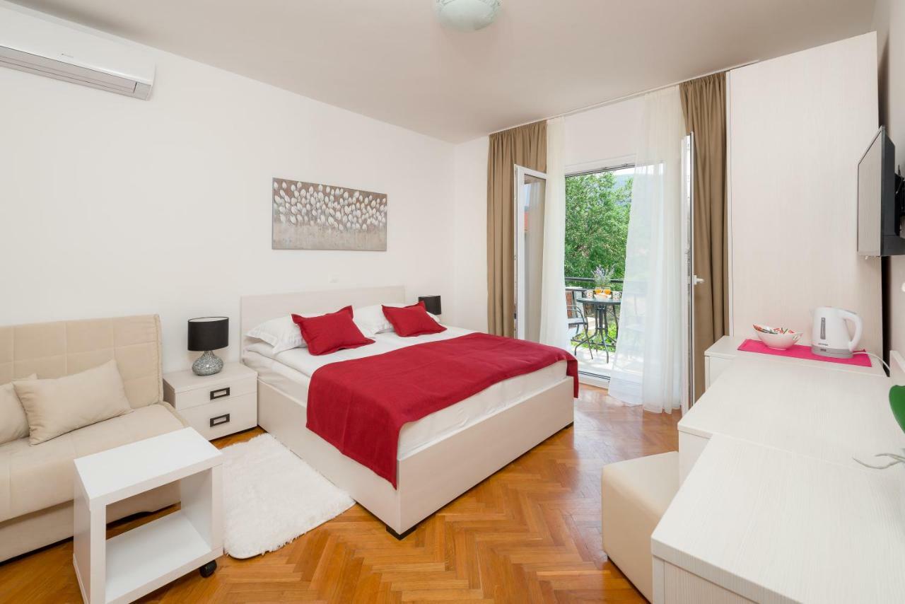 B&B Aurora Jelsa  Bagian luar foto