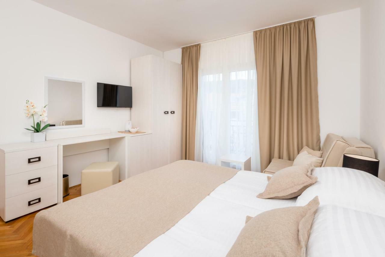 B&B Aurora Jelsa  Bagian luar foto