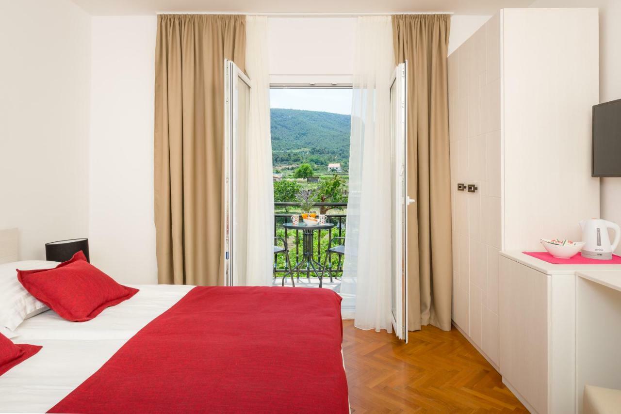 B&B Aurora Jelsa  Bagian luar foto