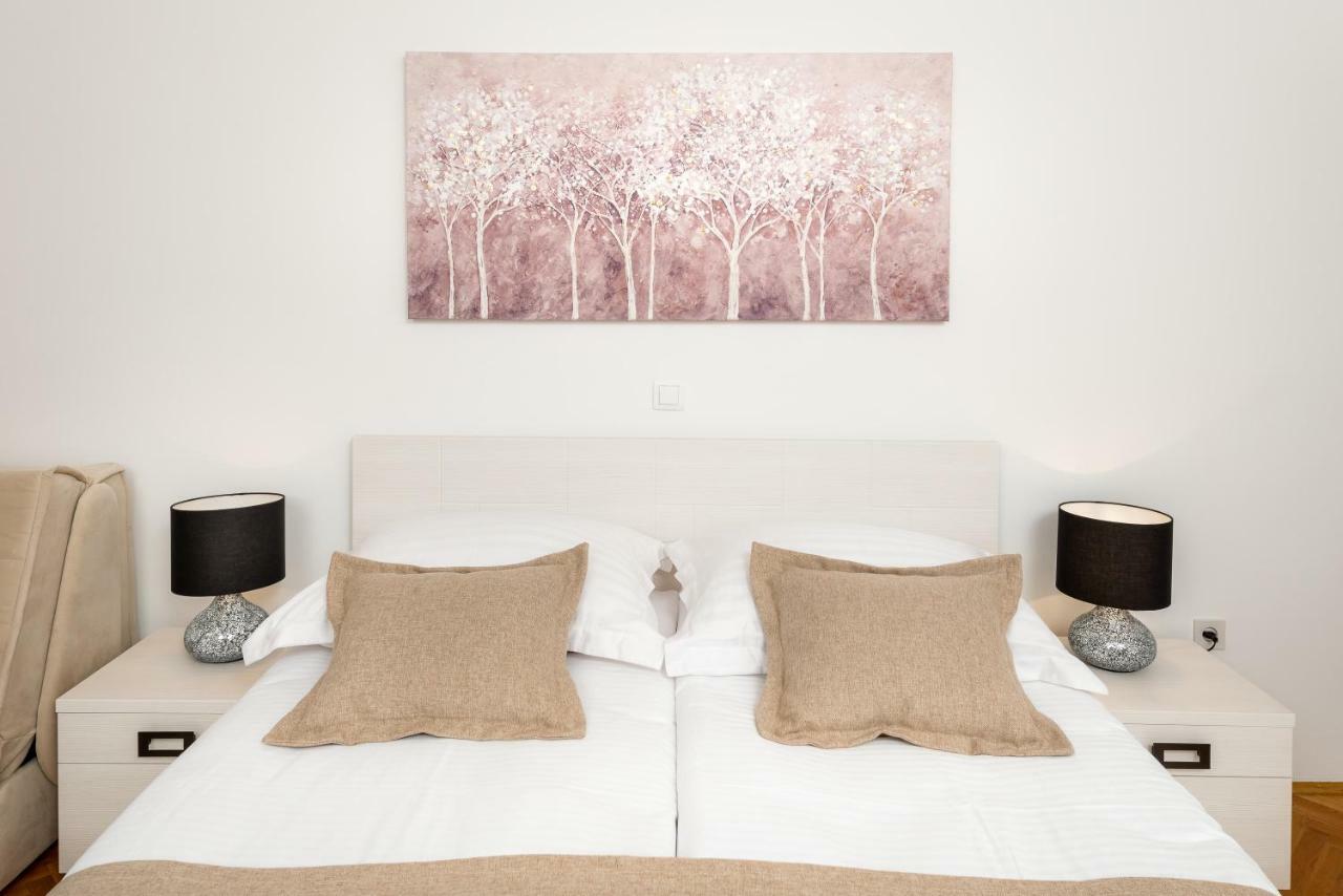 B&B Aurora Jelsa  Bagian luar foto